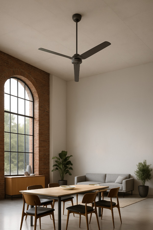 Intérieur élégant avec brasseur d'air de plafond affleurant